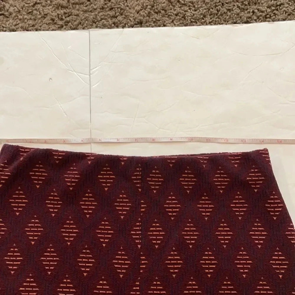 Zara maroon print pencil midi skirt Front slit Size L Geometric Stretchy - Picture 6 of 11